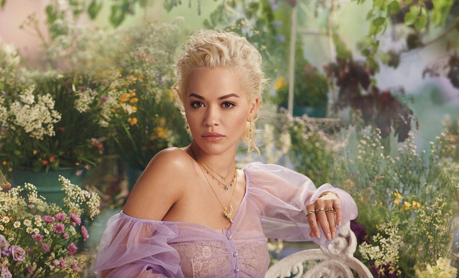 Tërmeti/ Rindërtoi banesën e familjes Sala, reagon Rita Ora