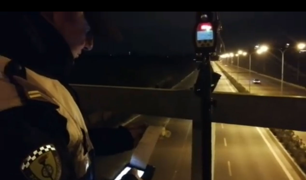 Me shpejtësi, 138 km/h deri në 155 km/h, policia: Jeta është e shtrenjtë! (VIDEO)