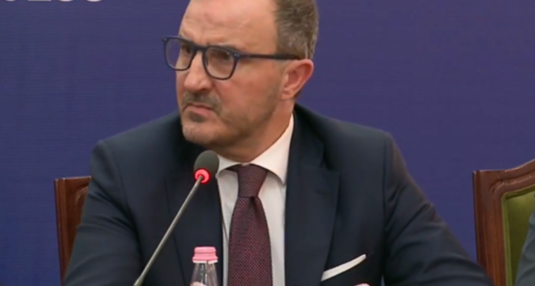 “Antishpifja”, ambasadori i BE reagon për shtyrjen e votimit nga Kuvendi