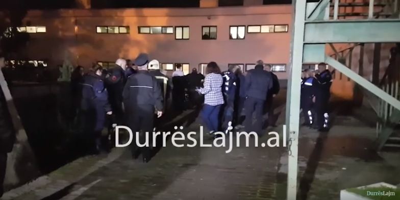 Nisin hetimet për zjarrin në spitalin e Durrësit. Prokuroria sekuestron dosjet e rrjetit dhe raportet e mirëmbajtjes