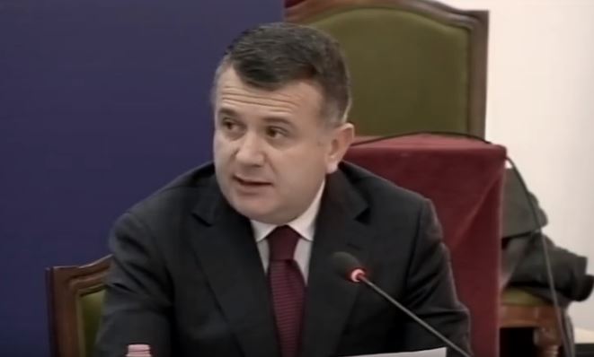 “BE të mbajë premtimin për hapjen e negociatave”, Balla tregon dështimin më të madh të unionit: Kosovarët akoma nuk lëvizin të lirë