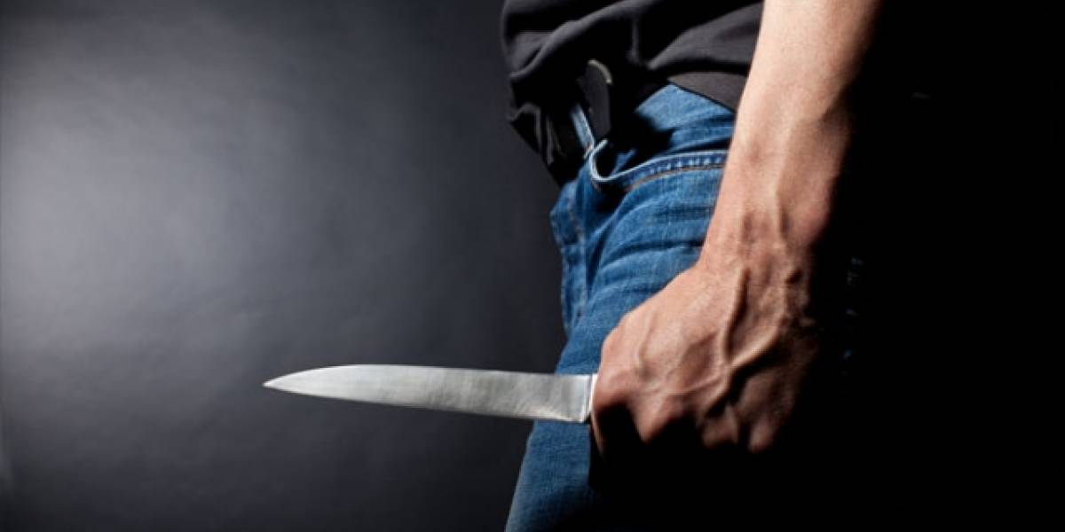 Kanosi me thikë vëllain, kapet në flagrancë 27-vjeçari