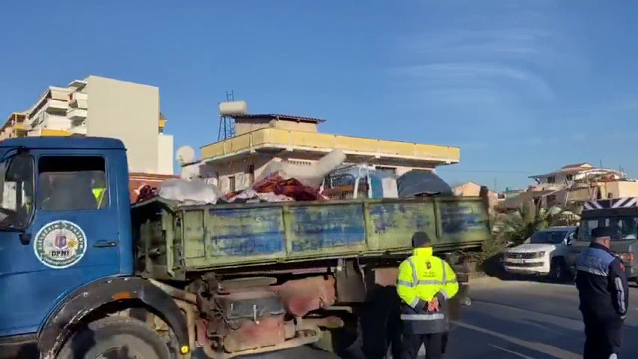 Shemben pa përplasje 5 ndërtesat në Astir, hapet Unaza, radhë kilometrike në rrugë