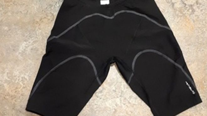 I riu kapet me 30 celularë të fshehur në pantallona