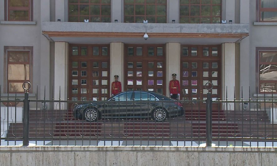 Presidenca sulmon Manjën: Meta të pret nesër në konferencën për shtyp