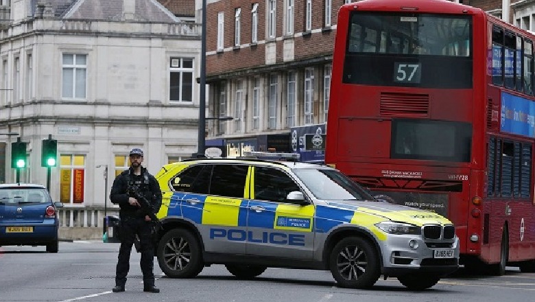 Gruaja godet me thikë kalimtarët në Belgjikë, plagoset nga policia