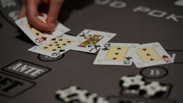 Kapen duke luajtur poker me lekë, pronari arrestohet, 6 lojtarët në hetim