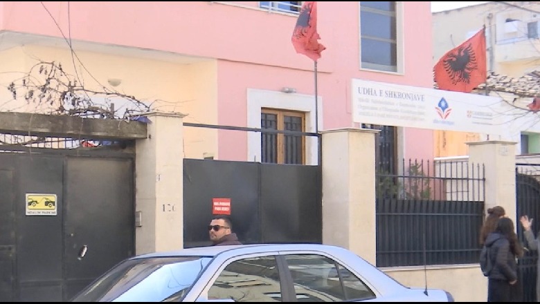 Ministria njoftoi pezullimin e licecës, shkolla: Nesër rifillojmë mësimin