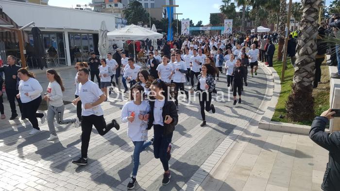 Starton maratona “Një hap për Durrësin” (FOTO)