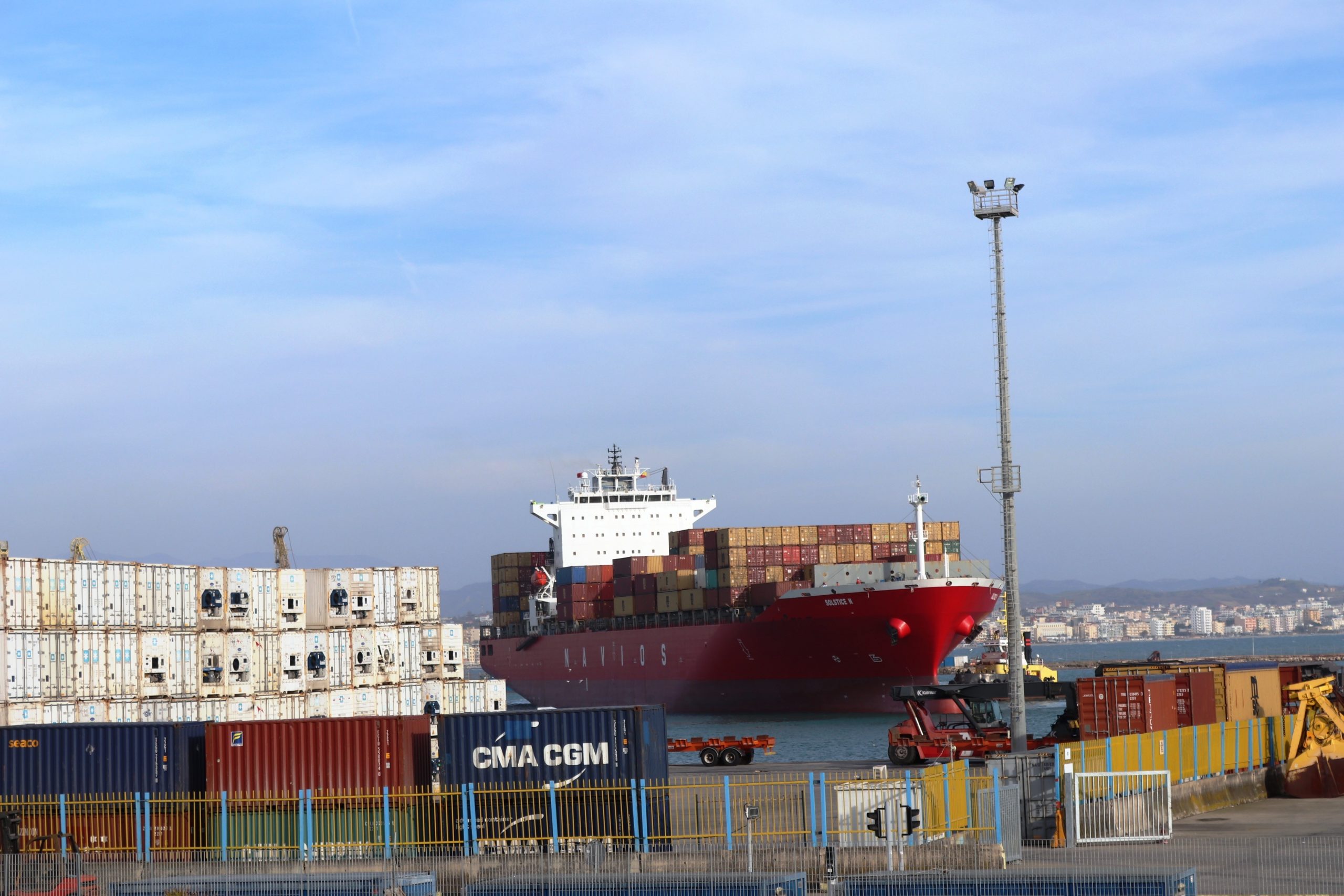 690 kontejnerë në përpunim nga anija “Solstice N”, 9 anije në pritje në portin e Durrësit