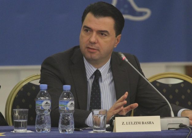 “Do kthejmë mjekët nga diaspora”, Basha i përgjigjet Ramës: A ka kufij marrëzia?! Me PPP-të vidhen 35-40 mln euro në vit