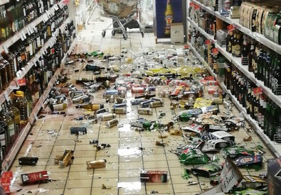 Dëmet nëpër supermarkete që shkaktoi tërmeti i sotëm në Itali (FOTO & VIDEO)