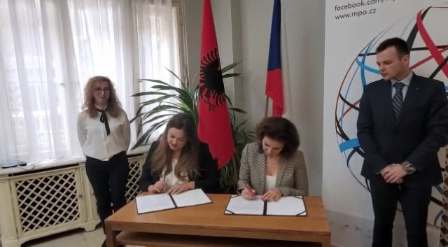 Nënshkruhet protokolli i bashkëpunimit ekonomik mes Shqipërisë dhe Çekisë