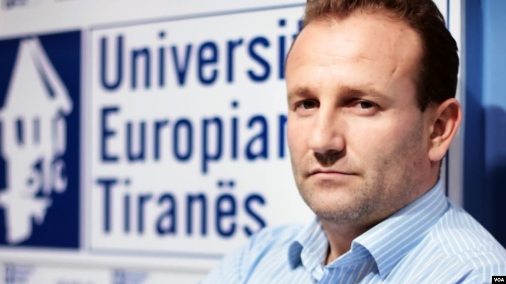 “Gjithçka është e manipuluar!” Henri Çili mohon akuzat në polici