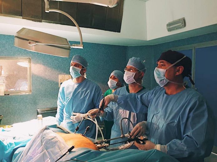 Kryhet për herë të parë ndërhyrja e rrallë në spitalin e Durrësit