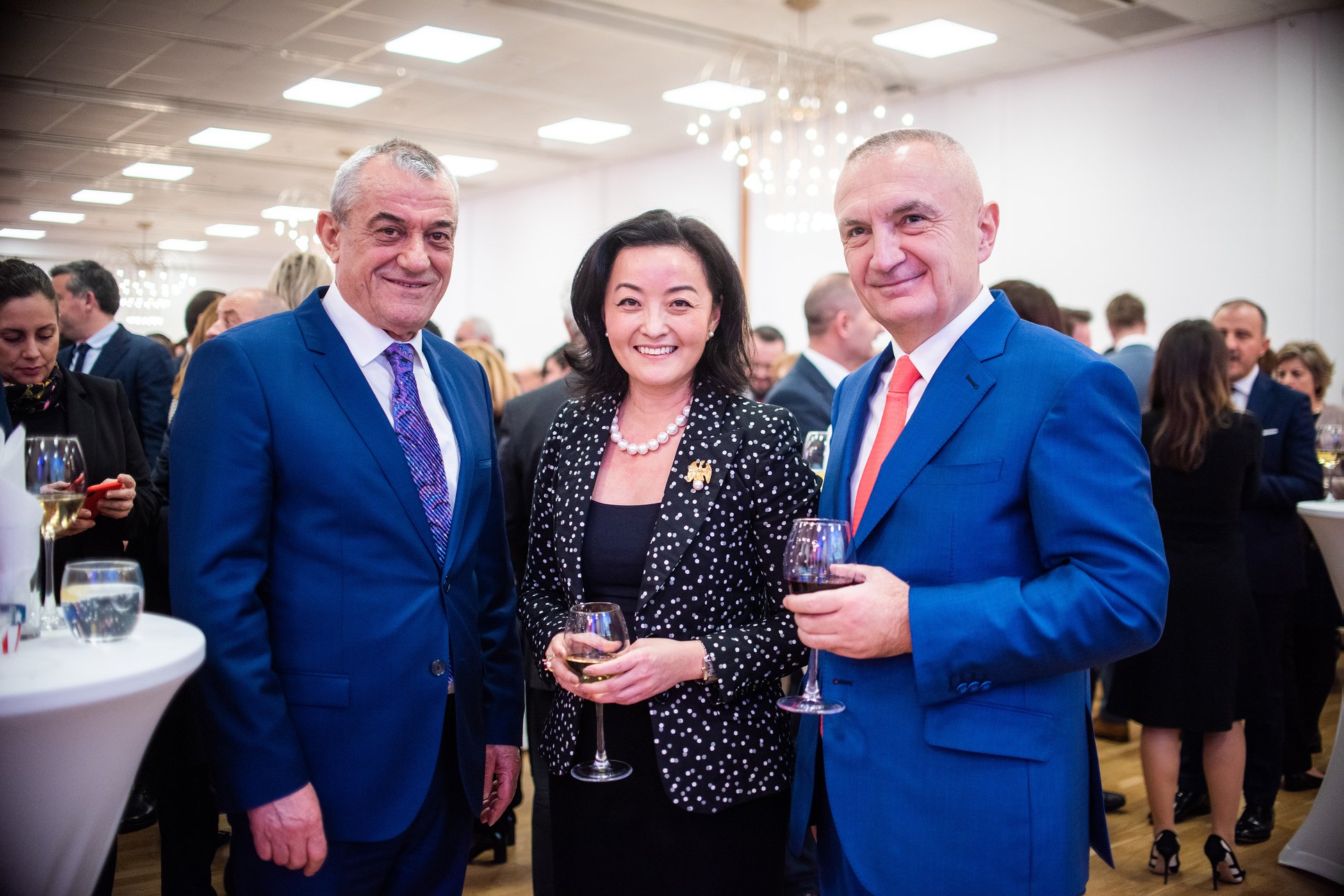 Ambasadorja Kim krah Ruçit e Metës: Tani e kuptoj legjendën e mikpritjes shqiptare