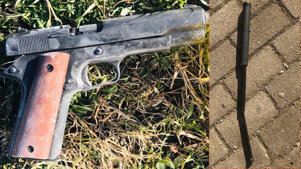 Sherr me armë e sende të forta, arrestohen tre persona në flagrancë