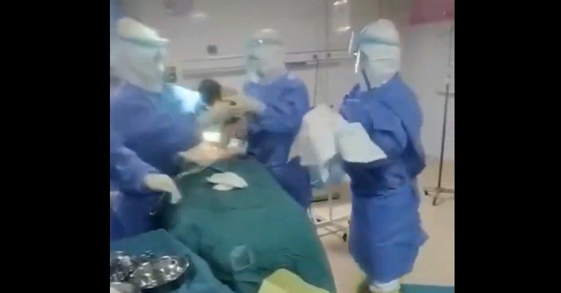 Nëna e prekur nga koronavirusi lind fëmijën e painfektuar (VIDEO)