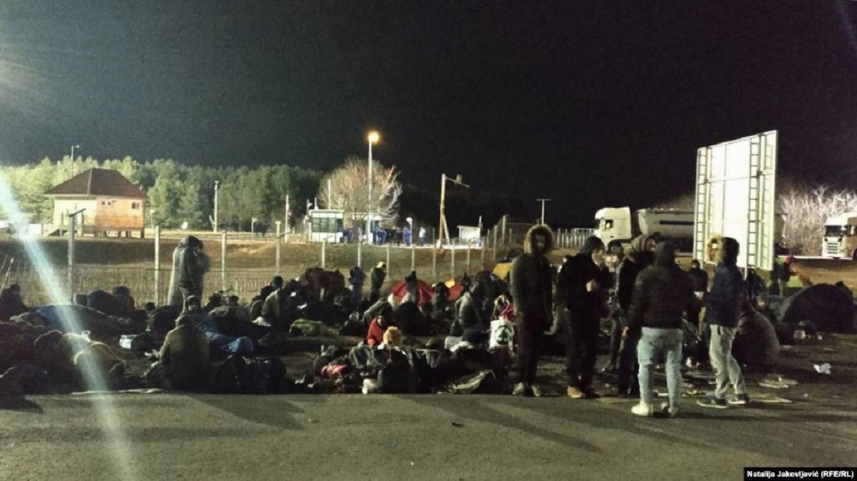 Hungaria mbyll një pikë kufitare me Serbinë për shkak të migrantëve