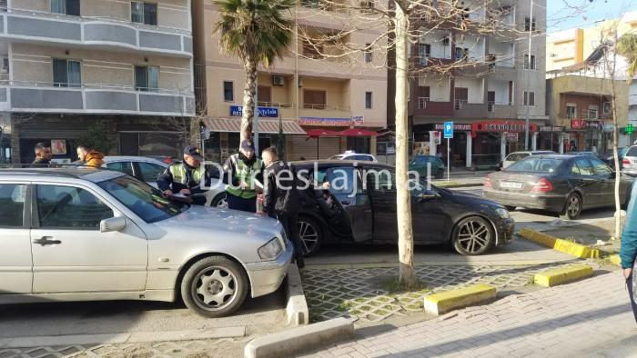 Dy makina përplasen në zonën e Plazhit, rëndohet trafiku (FOTO)