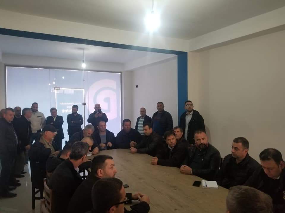 Gazmend Bardhi takim me demokratët e Vlorës: Rama dhe trafikantët e drogës kanë keq-shfrytëzuar zonën