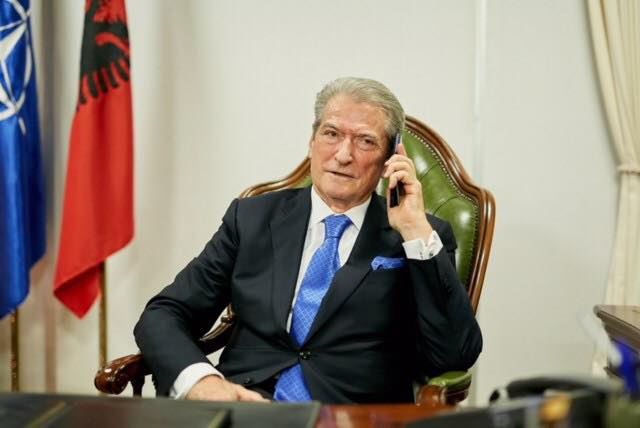 Berisha komenton administrimin e pasojave të tërmetit nga qeveria: Një show i turpshëm, çnjerëzor i neveritshëm