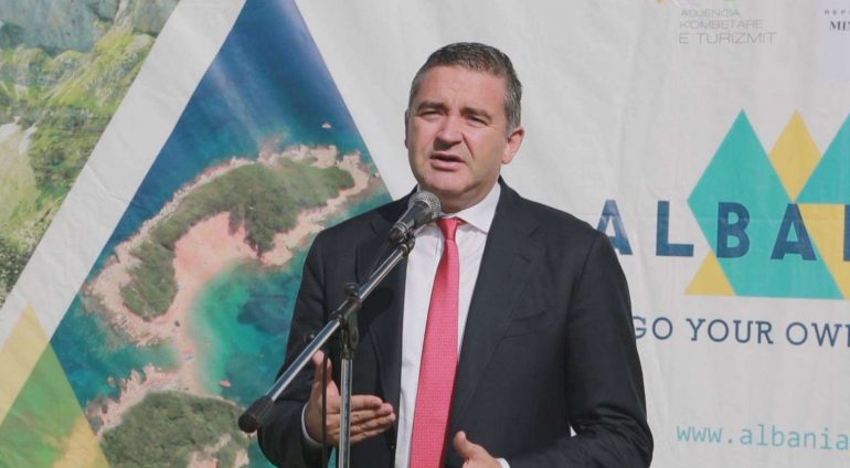 Kapja e mbetjeve të rrezikshme në Vlorë, reagon ministri Klosi