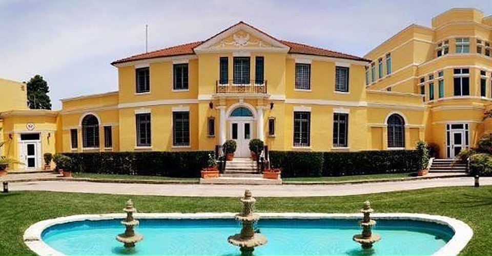 Ambasada Amerikane: Qëndrojmë vendosmërisht me Shqipërinë, ndërsa largon korrupsionin nga drejtësia