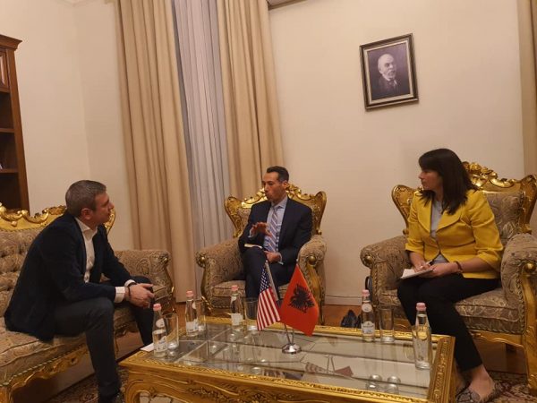 Damian Gjiknuri takon zyrtarin e DASH: Mbështetje për Reformën Zgjedhore