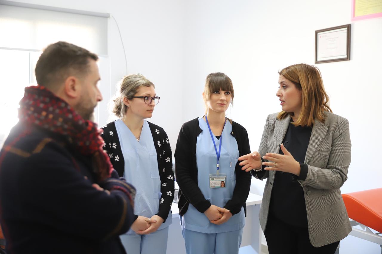 “Po rindërtojmë shëndetësinë që e lanë gërmadhë”, Braçe-Manastirliu i përgjigjen PD-së