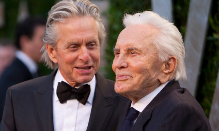 Ndahet nga jeta legjenda e Hollywood-it, Kirk Douglas!