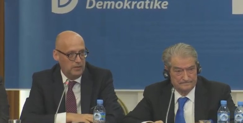 Këshilltari gjerman: Për 5-6 vite në Shqipëri do jetojë vetëm mosha e tretë