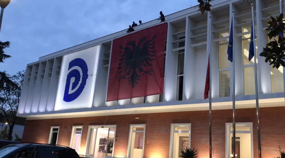 PD i drejton 3 pyetje ministres Balluku për koncesionin Thumanë-Kashar