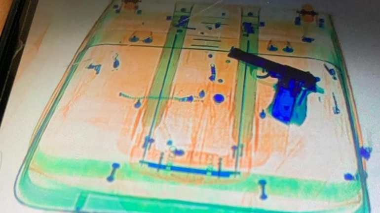 Iu gjet një pistoletë në valixhe, lihet në burg biznesmeni nga Durrësi