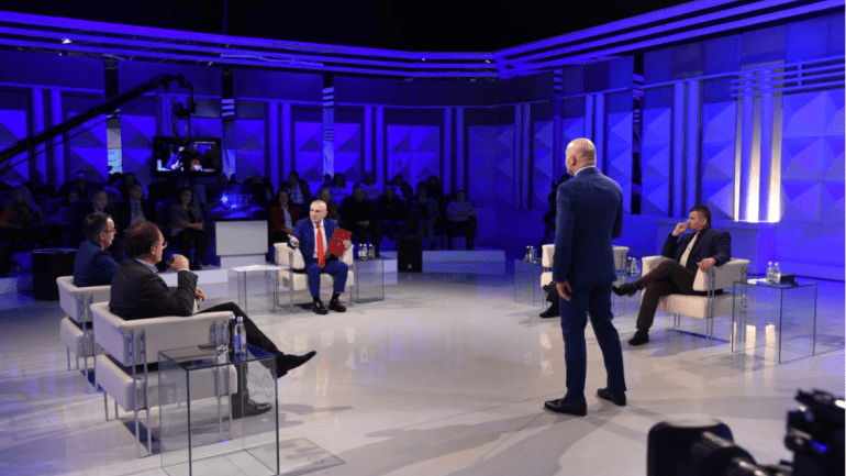 Dorëheqje për krizën? Meta: Të iki unë që të bëhet Batoni president?