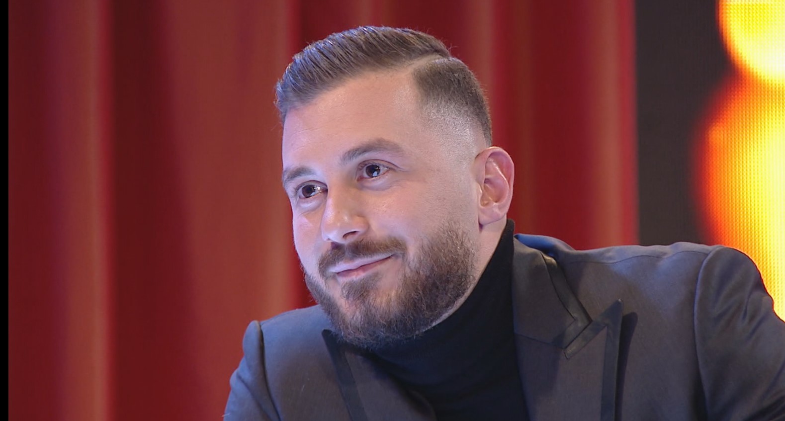 Historia prekëse e aktorit që e bëri të përlotej në emision