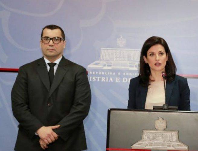 Drejtori i Kadastrës jep alarmin tek vartësit për koronavirusin