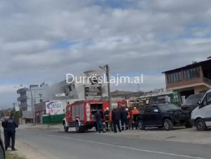 Momenti kur shembet me tritol godina 4-katëshe në Durrës (VIDEO)