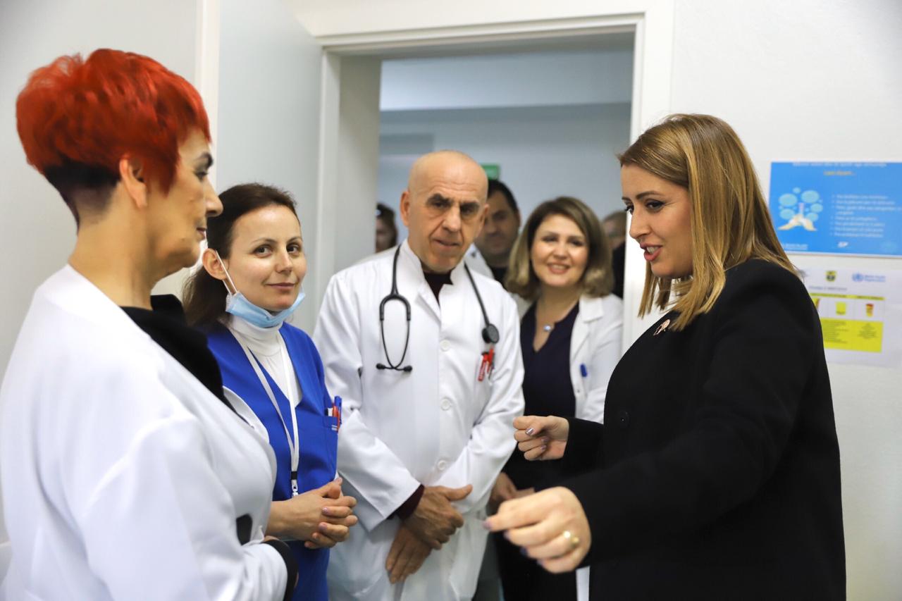 Masat për Koronavirusin, Manastirliu inspekton dhomat e izolimit në spitalin Infektiv