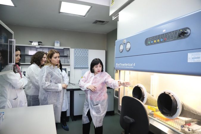 Manastirliu në laboratorin e ISHP: Forcojmë kapacitetet, realizohet analiza e plotë për koronavirusin e ri