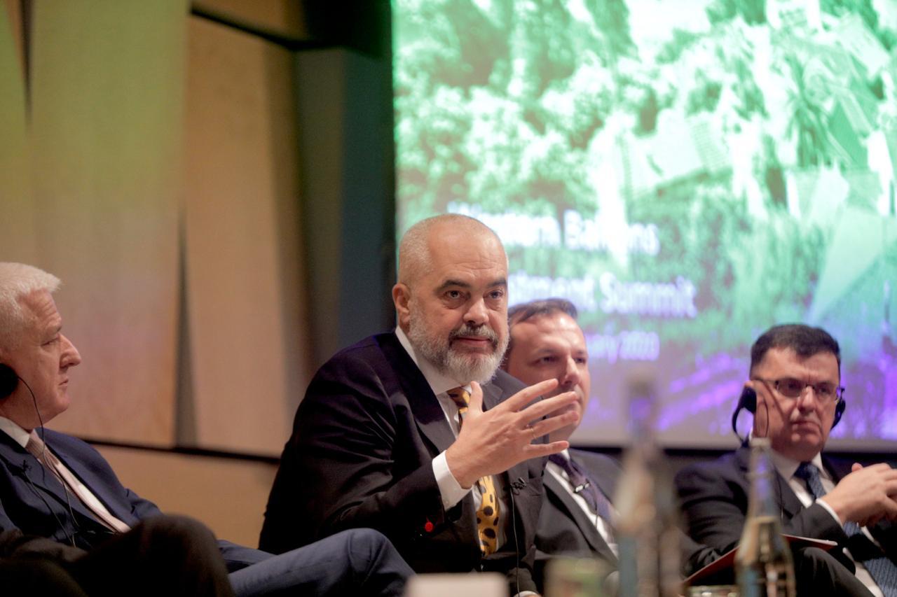 “Minishengeni s’është aspak mini”, Rama në Londër: Jemi më të gjatët në rajon