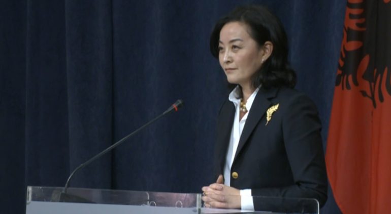 Deklaratat e Lavrov, ambasadorja Kim publikon korrigjimin e Ramës: “Ne kemi zgjedhur NATO-n dhe BE-në, nuk jemi detyruar”