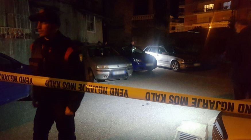 Plagosje me armë zjarri në plazhin e Durrësit