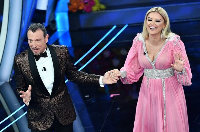 “4 minuta? Kishim bërë një marrëveshje”- Mikrofoni i hapur i nxjerr zbuluar. Për çfarë u qortua Alketa në Sanremo?