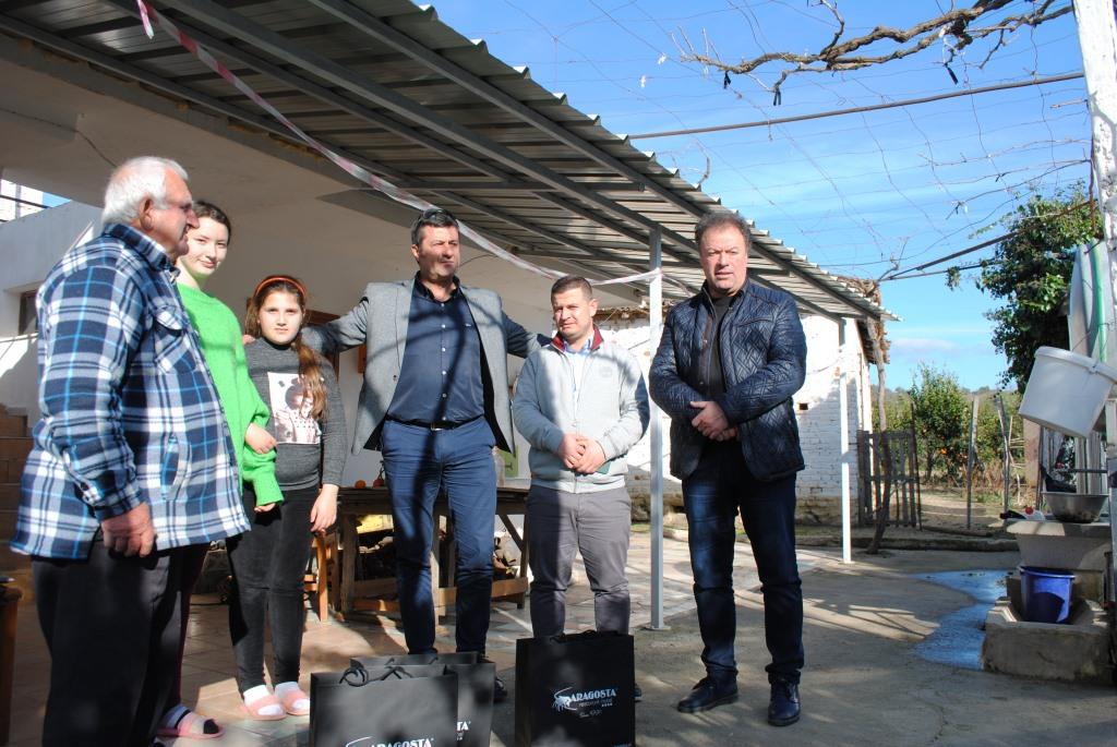 Mbrëmja e bamirësisë në hotel “Aragosta”, ndihmat e mbledhura i shkojnë familjes në Manzë