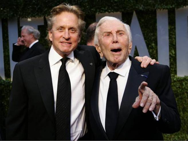 Kirk Douglas e dhuron pasurinë 61 milion dollarë për bamirësi