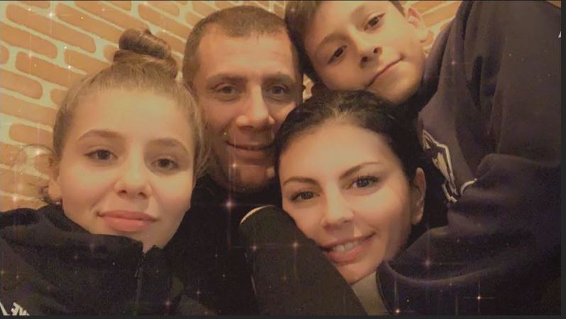 Rudina Dembacaj pozon me fëmijët e Mark Frrokut (FOTO)