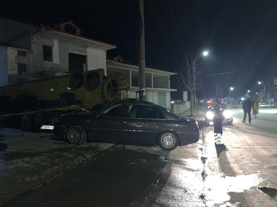 EMRI/ Makina u përplas me murin, kush është i riu i aksidentuar