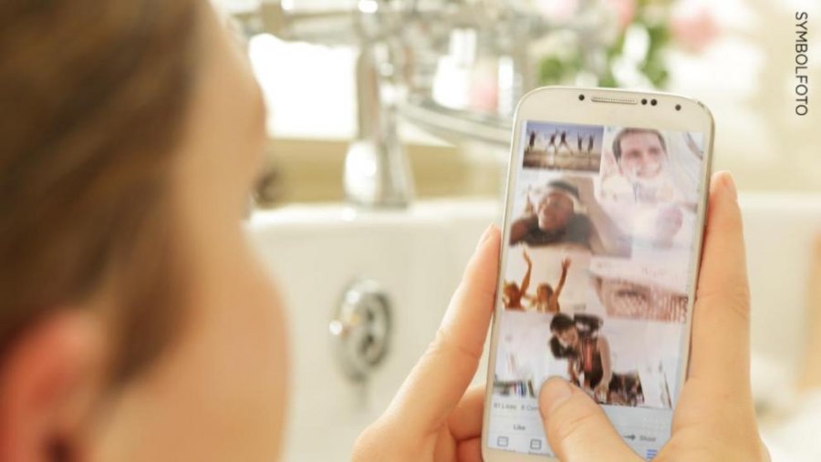 11-vjeçarja mori celularin me vete në vaskë, ndërron jetë nga shoku elektrik