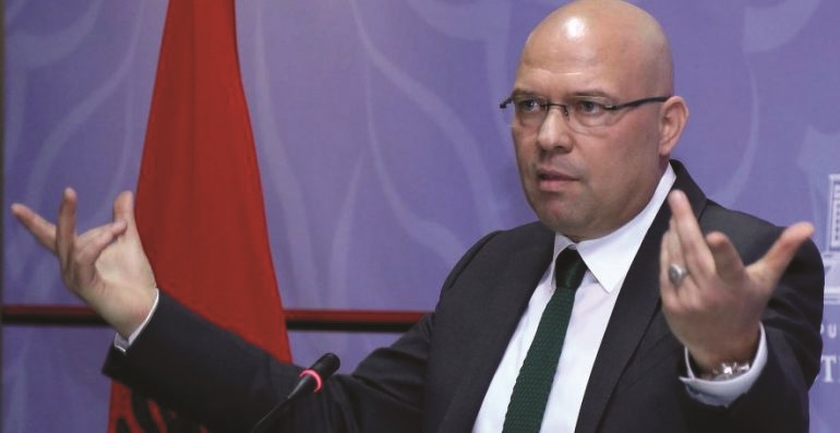 Video shantazhi për ambasadorin e BE dhe zv.ministren, Manjani: Një sulm publik pa burrni
